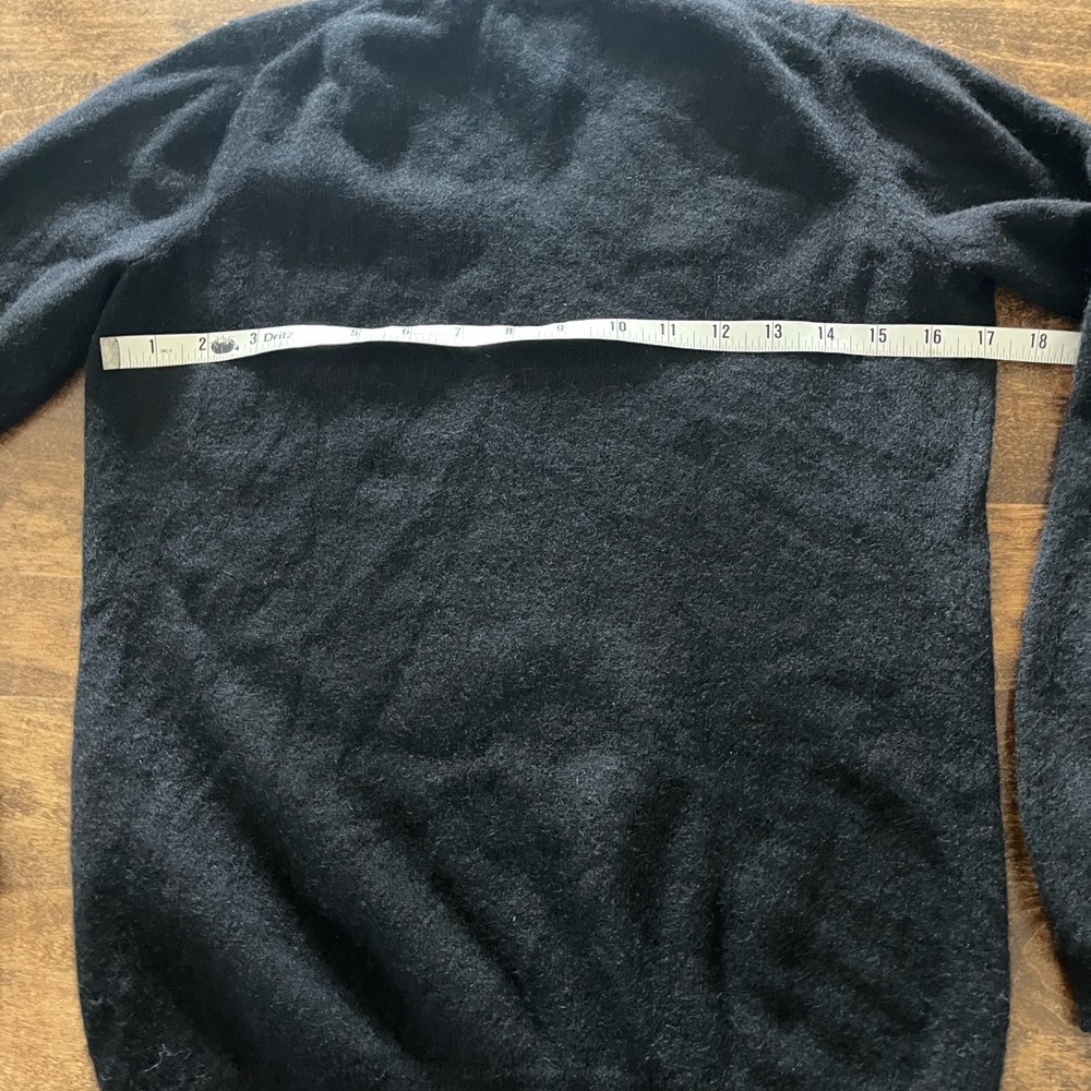 Charter Club cashmere Black V-Neck Sweater - Picture 4 of 5